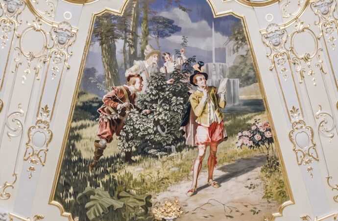 Потолок оперного2