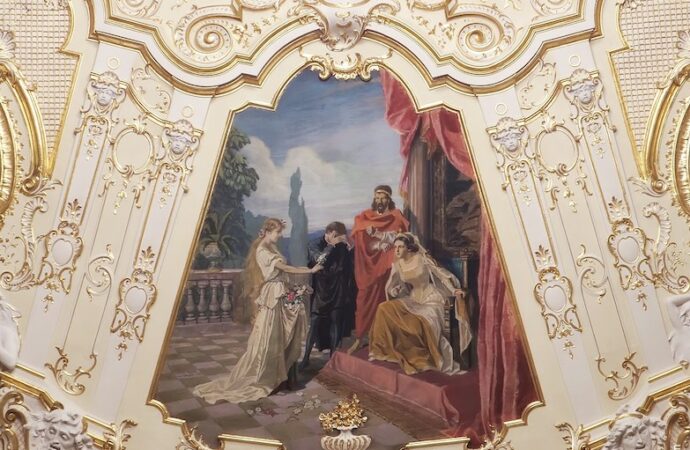 Потолок оперного4