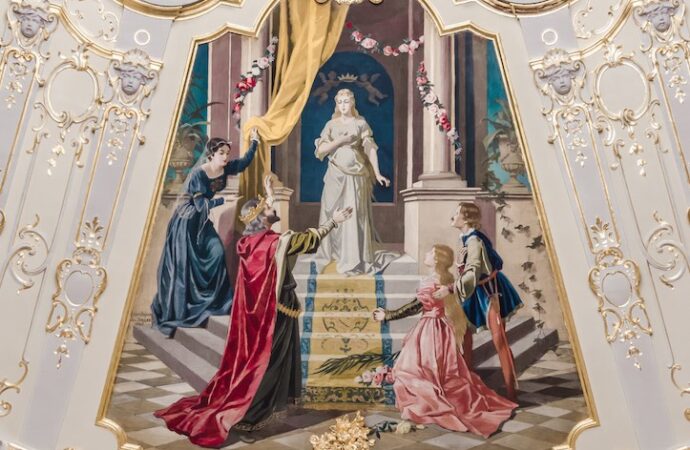 Потолок оперного5