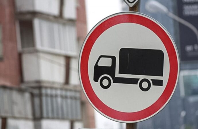 В Одессу не будут пускать грузовики в часы пик – названа причина (видео)