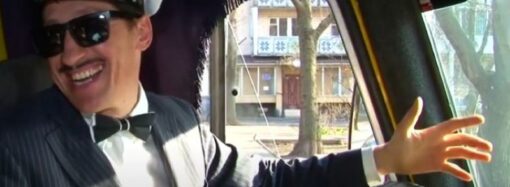 День юмора: водитель одесской маршрутки на время стал «великим комбинатором» (видео)