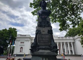 Чи варто знести пам’ятники Пушкіну та Воронцову в Одесі? – опитування (вiдео)