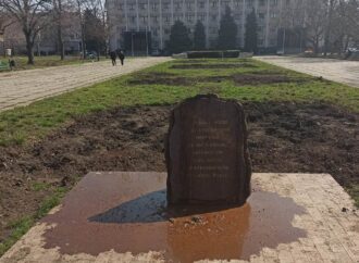 В Одессе облили нечистотами памятный знак в честь бойцов АТО