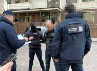 Одесский полицейский «погорел» на взятке от распространительницы порнографии