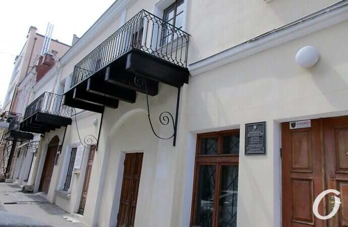 Красный переулок, балконы