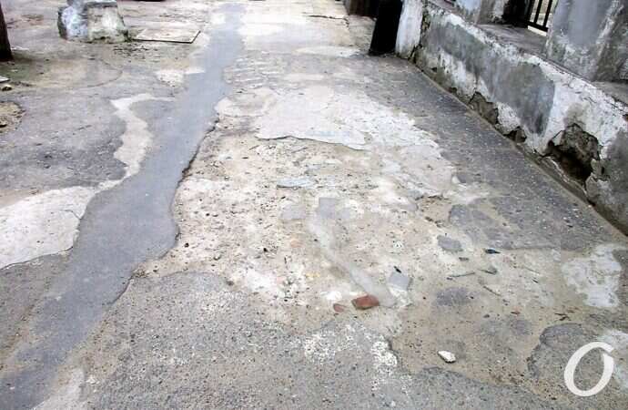 Красный переулок, асфальт