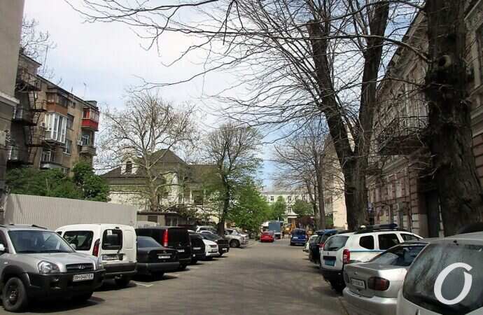 Красный переулок, авто