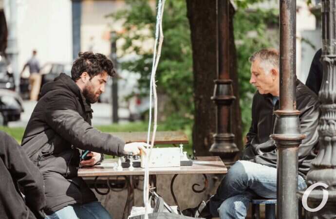 май в центре Одессы, игроки