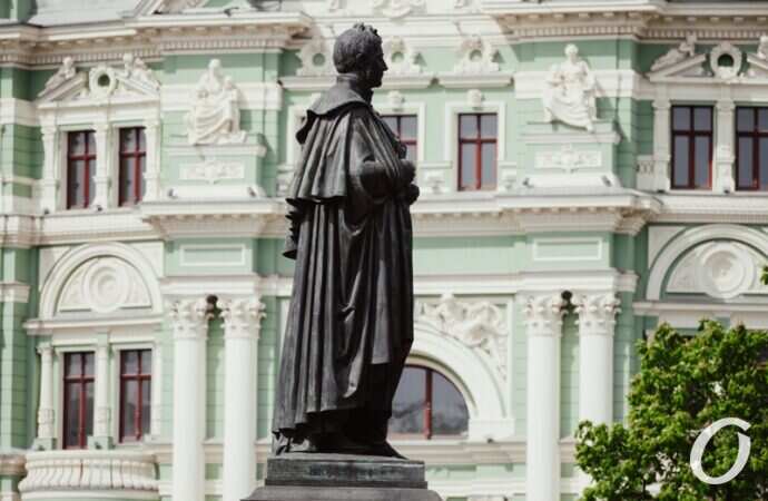 май в центре Одессы, Воронцов