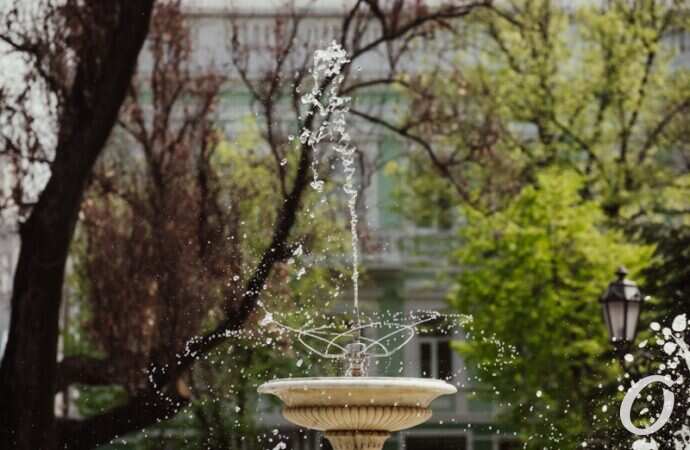 май в центре Одессы, фонтан3