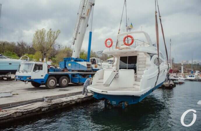 спуск яхт на воду, кран6