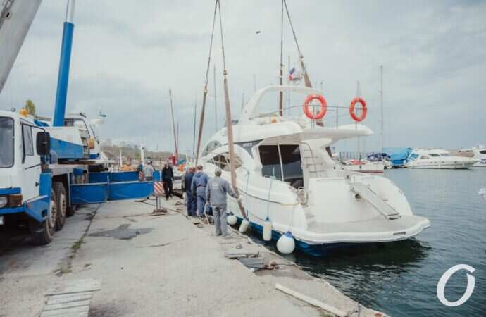 спуск яхт на воду, причал2