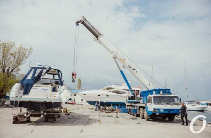 спуск яхт на воду, кран2