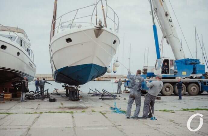 спуск яхт на воду, кран5