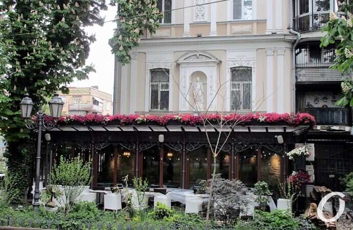 Горсад в мае, кафе2