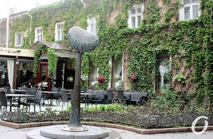 Горсад в мае, ресторан