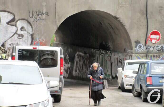 Военный спуск, бабушка