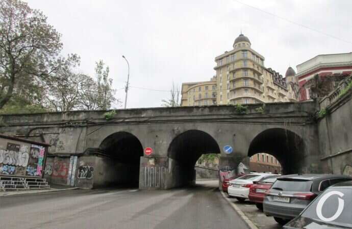 Военный спуск, мост