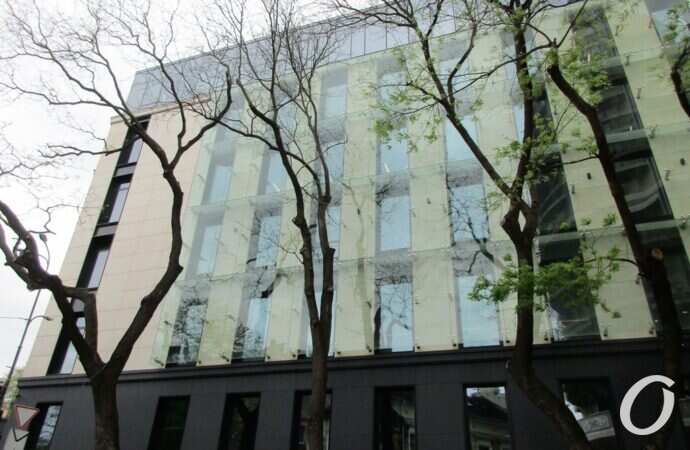 Военный спуск, здание