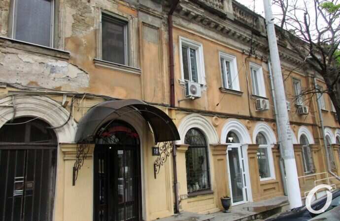 Военный спуск, навес