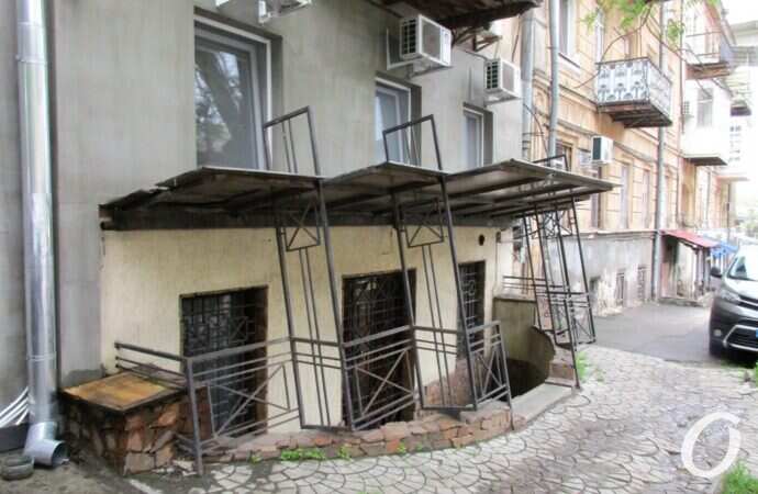 Военный спуск, полуподвал