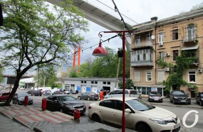 Военный спуск, под мостом