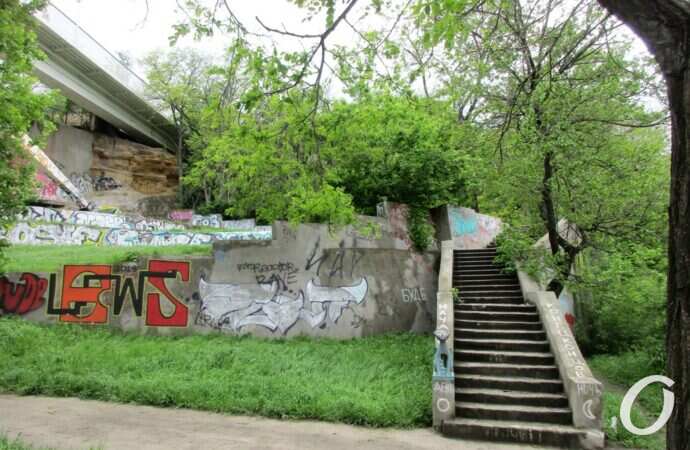 Военный спуск, сквер