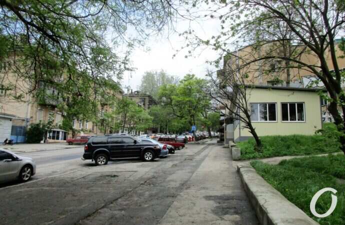 Военный спуск, тротуар