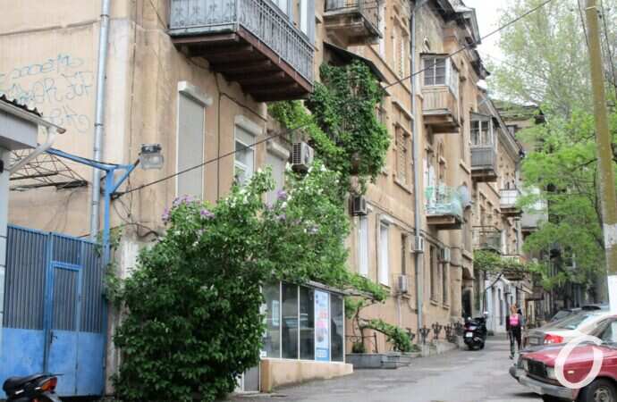 Военный спуск, балкон