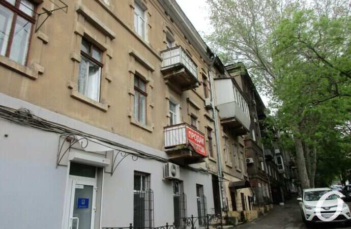 Военный спуск, жилой дом