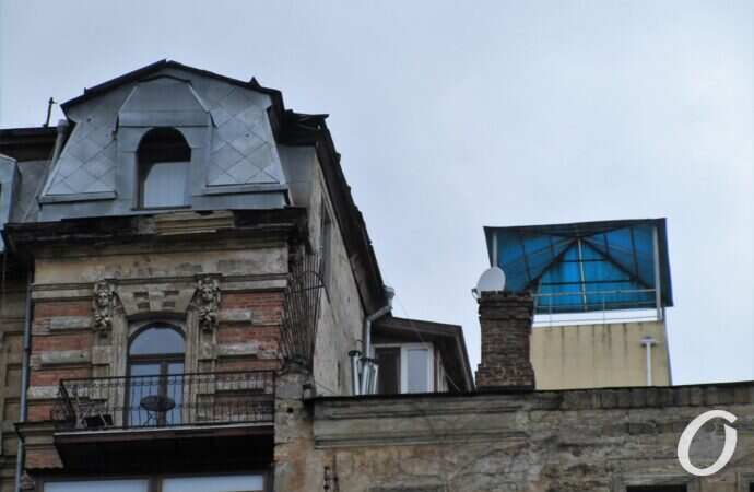 Военный спуск, мансарда