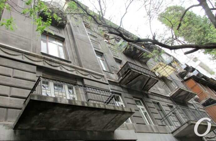 Военный спуск, балконы