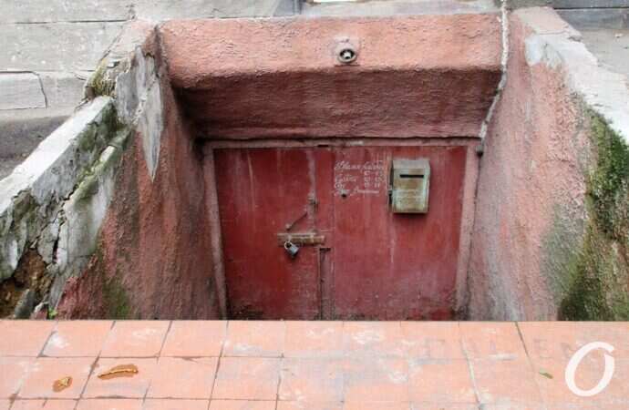 Военный спуск, замок