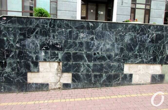 Военный спуск, плитка