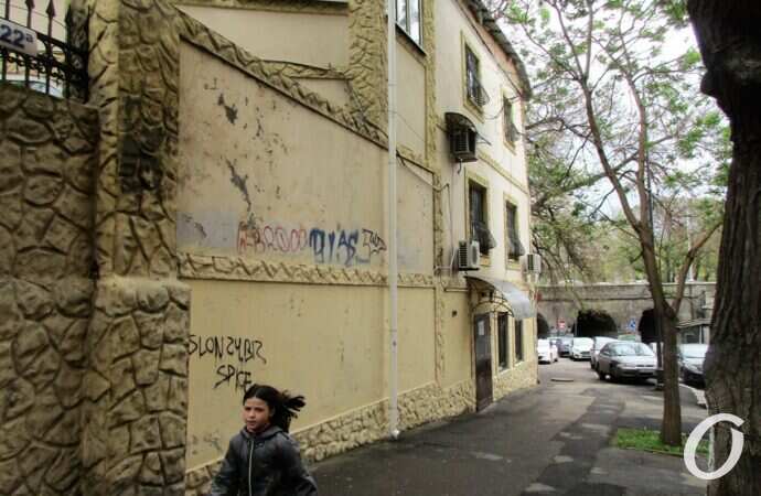 Военный спуск, девочка