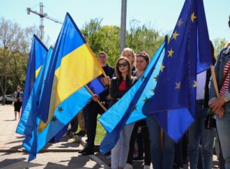 Одесса отмечала День Европы: флаги, лицеисты, «Еврогородок» (фото)