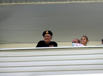 В Одессе трогательно поздравили с Днем Победы 100-летнего ветерана морской пехоты (фото)