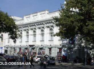 В Одессе просят не переименовывать остановку «Украинский театр» на Пастера