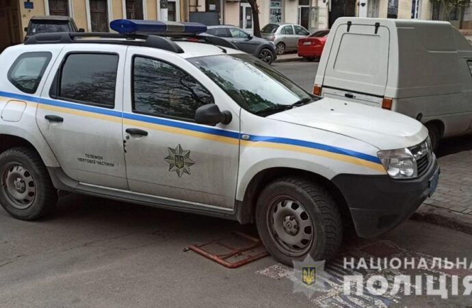 В Одессе двое приезжих задушили гостеприимного мужчину и спрятали тело в диване (видео)