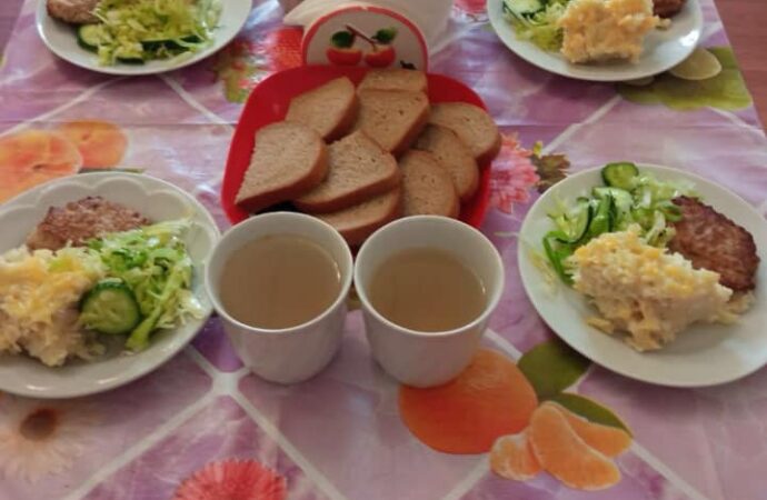 Как будут кормить одесских школьников: завтрак, обед или булочка из буфета