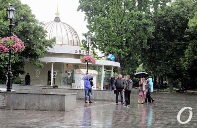 Приморский бульвар в июне, фуникулер