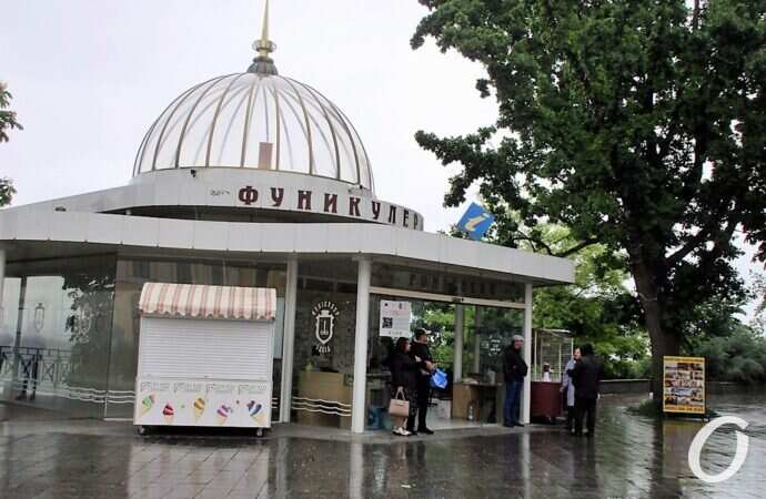 Приморский бульвар в июне, фуникулер2