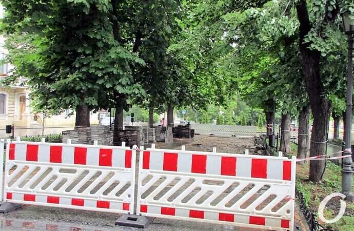 Приморский бульвар в июне, ремонт