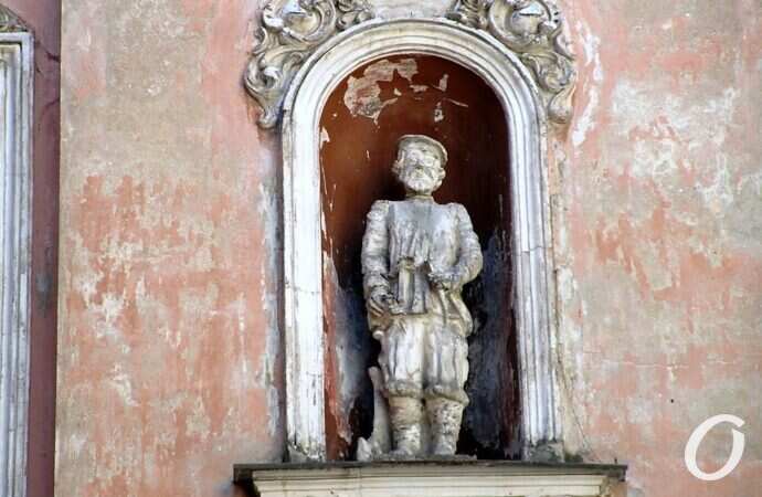 скульптуры в нишах3