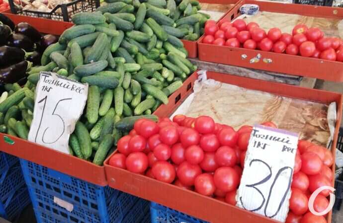 Привоз, огурцы, помидоры