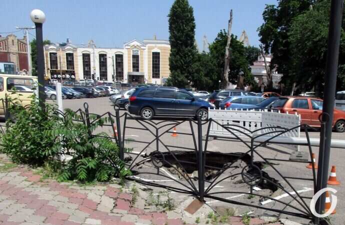 провал на Таможенной площади3