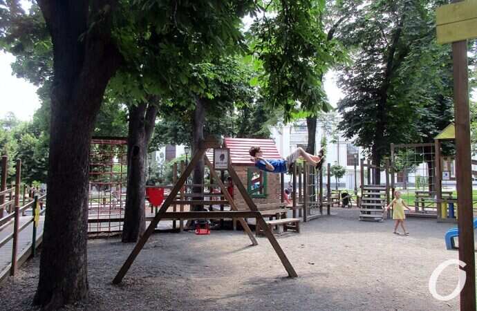 июнь в Одессе, качели