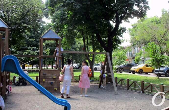 июнь в Одессе, детская площадка