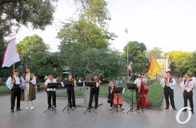 Музкомедия открыла 75-й сезон5