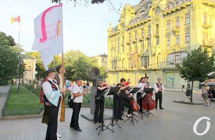 Музкомедия открыла 75-й сезон6